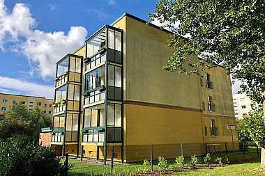 Bild zu 1. Etage! 2-Zimmer-Wohnung mit verglastem Balkon und offener Küche in Rostock-Groß Klein