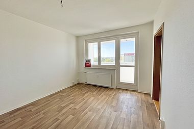 Bild zu Ab 01.06.24 anmietbar! 3-Zimmer-Wohnung mit Südbalkon und Badewanne in Rostock-Lichtenhagen
