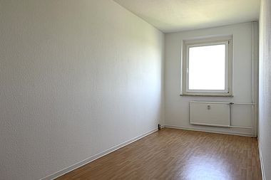 Bild zu Kurzfristig beziehbar! 3-Zimmer-Wohnung mit verglastem Balkon in Rostock-Dierkow