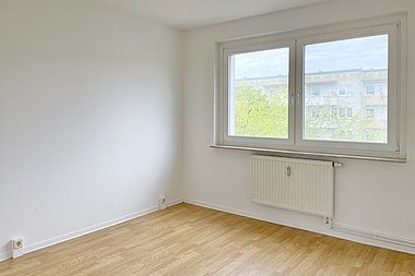 Bild zu Praktische 3-Zimmer-Wohnung in Rostock-Lütten Klein mit Südbalkon