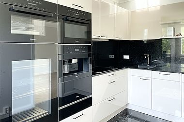 Bild zu Luxus-3-Zimmer-Wohnung mit hochwertiger Einbauküche, Balkon &  PKW-Stellplatz