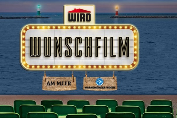 Wunschfilm-Leinwand vor Meer-Kulisse.