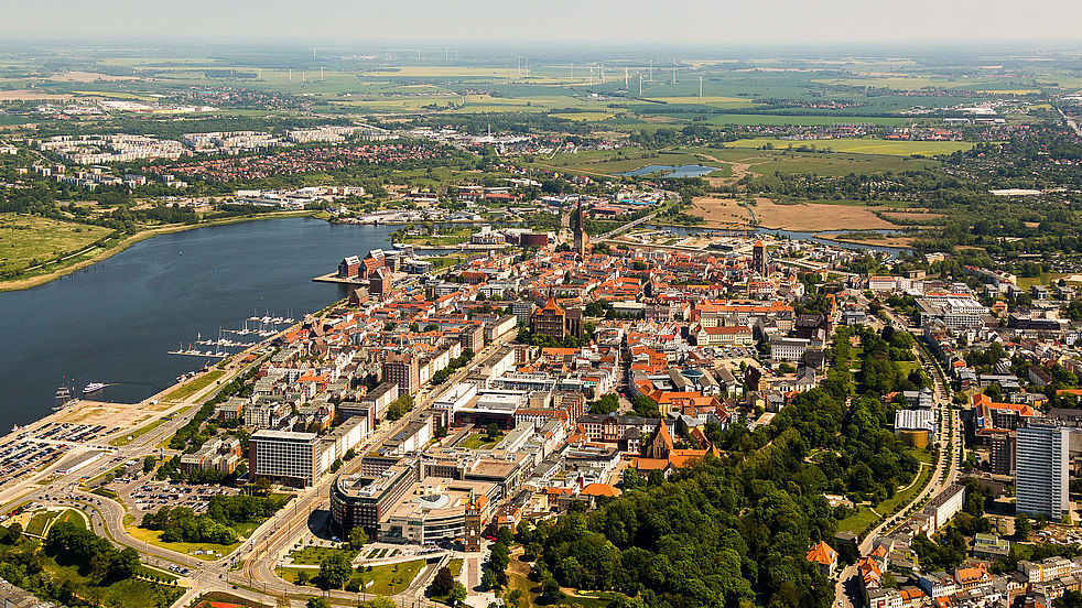 Luftbildaufnahme der Innenstadt von Rostock