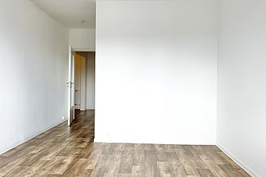 Bild zu 1-Zimmer-Wohnung mit Aufzug und verglasten Balkon in Rostock-Groß Klein
