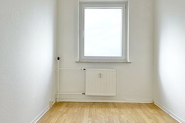 Bild zu Helle 3-Zimmer-Wohnung mit verglasten Balkon in Rostock-Schmarl