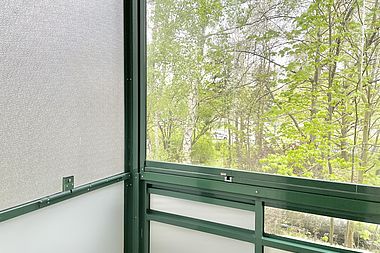 Bild zu 1-Zimmer-Wohnung mit verglastem Balkon und Dusche in Rostock-Evershagen