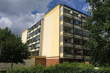 Bild zu 1-Zimmer-Wohnung mit verglastem Balkon und Dusche in Rostock-Evershagen