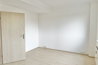 Bild zu Ab 23. Mai 2024 anmietbar! 2-Zimmer-Maisonette-Wohnung mit Wintergarten in Rostock-Evershagen